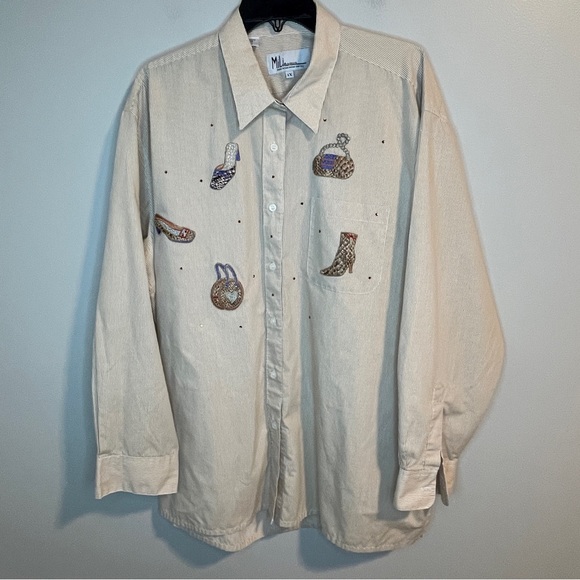 Women's Button Down Shirt with Embroidered Accessories - Picture 2 of 8